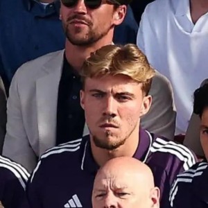 记者：那不勒斯和曼联还在谈，霍伊伦的交易最有可能先完成